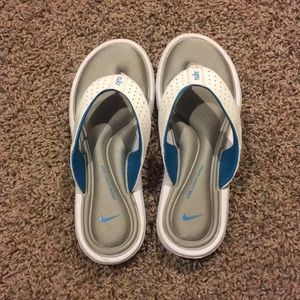 women’s flip flops
